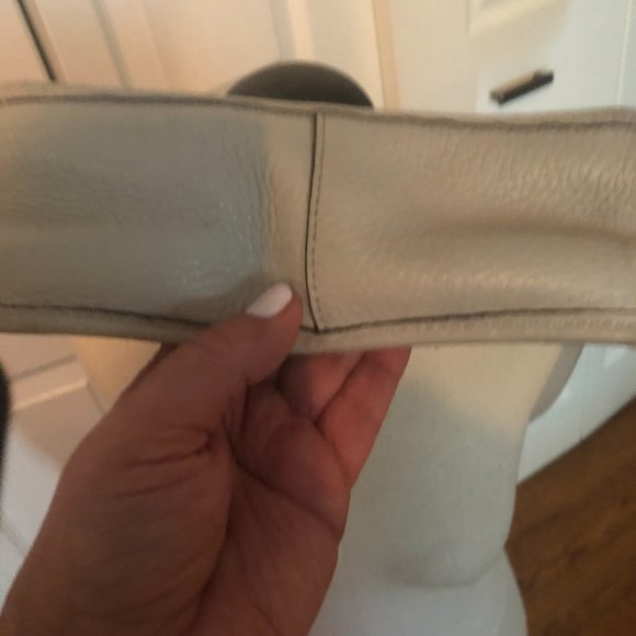 Rebecca Minkoff Unlined Ladies Md Leather Feed Bag - Picture 2 of 4